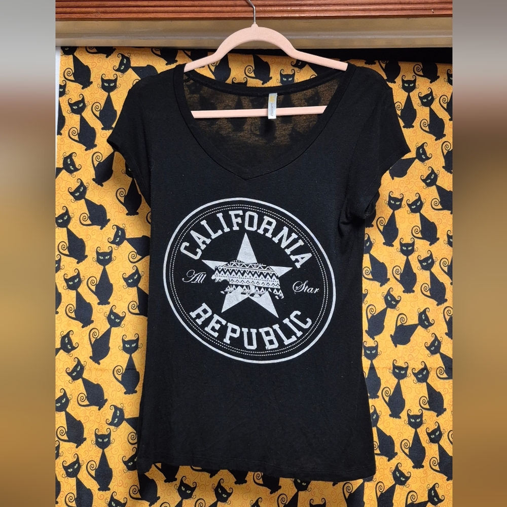 Occasion Women's Black Scoop Neck California Republic Graphic Tee - Picture 6 of 6